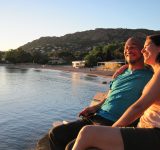 couple adulte coucher soleil plage baumette location vacance residence agathos agay var