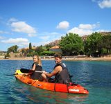 jeune-couple-kayak-canoe-mer-plage-loisir-vacance-agay-var