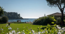 Bastidons-coté-jardin-vue-mer